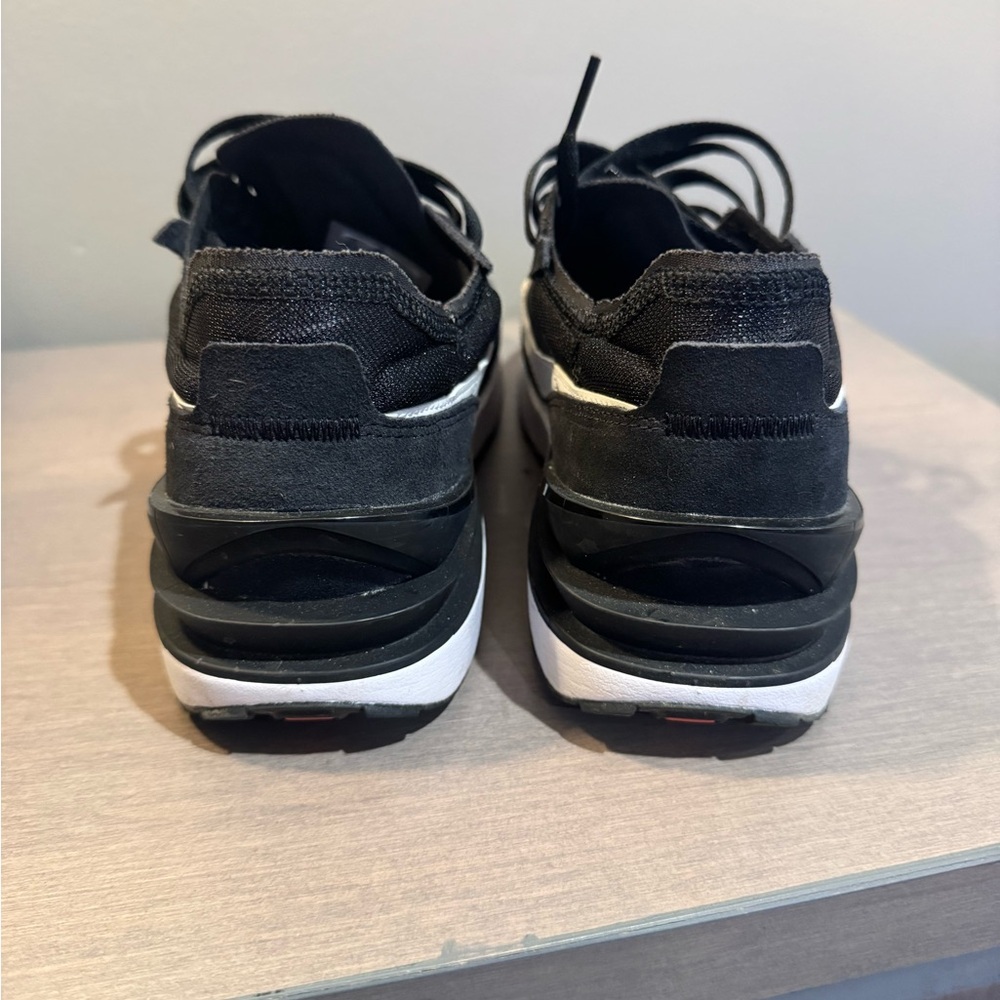 Nike Black and Gray Suede Runner - Picture 4 of 6